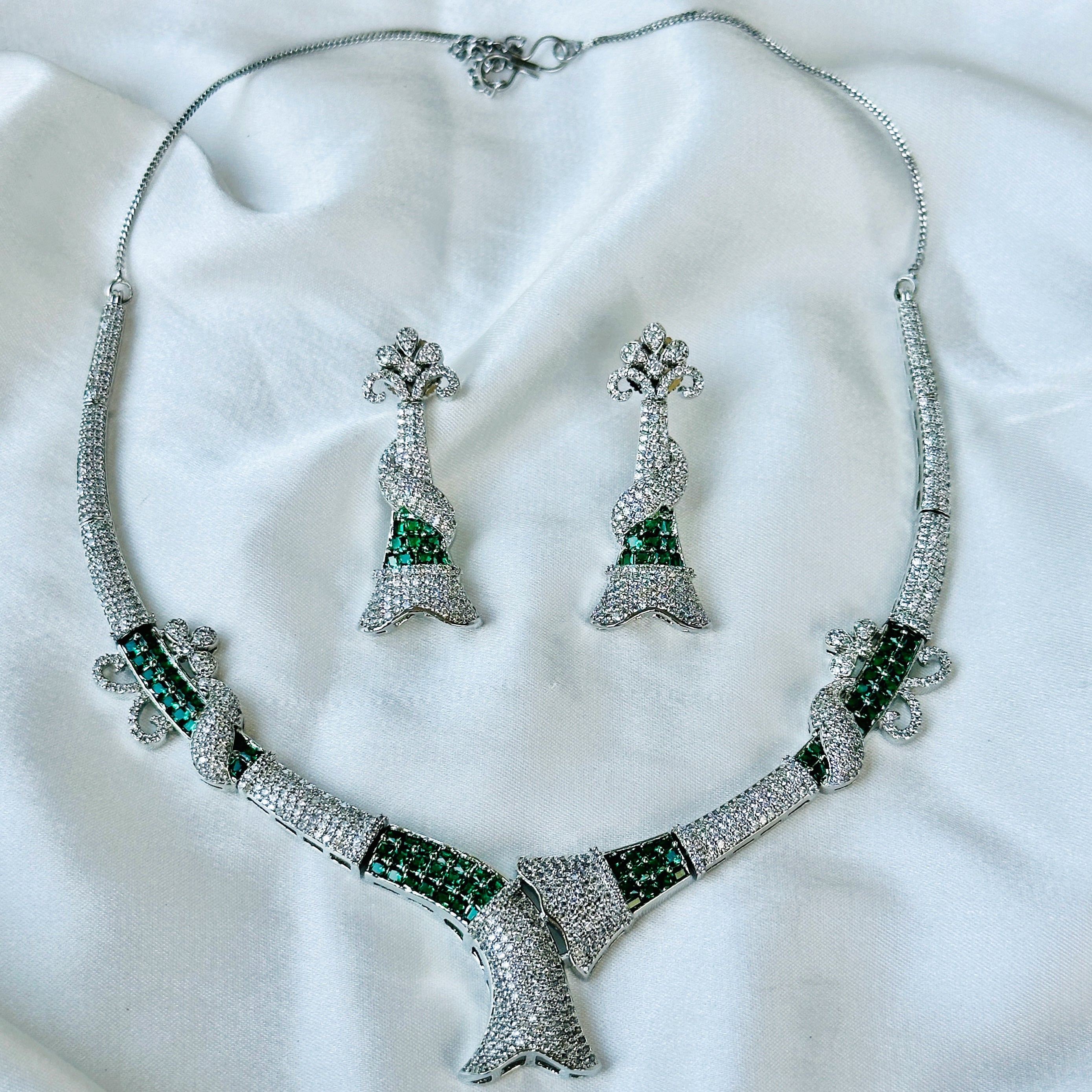 Ariva Collection Green Emerald Cubic Zircon American Diamond Silver Plated Necklace Set