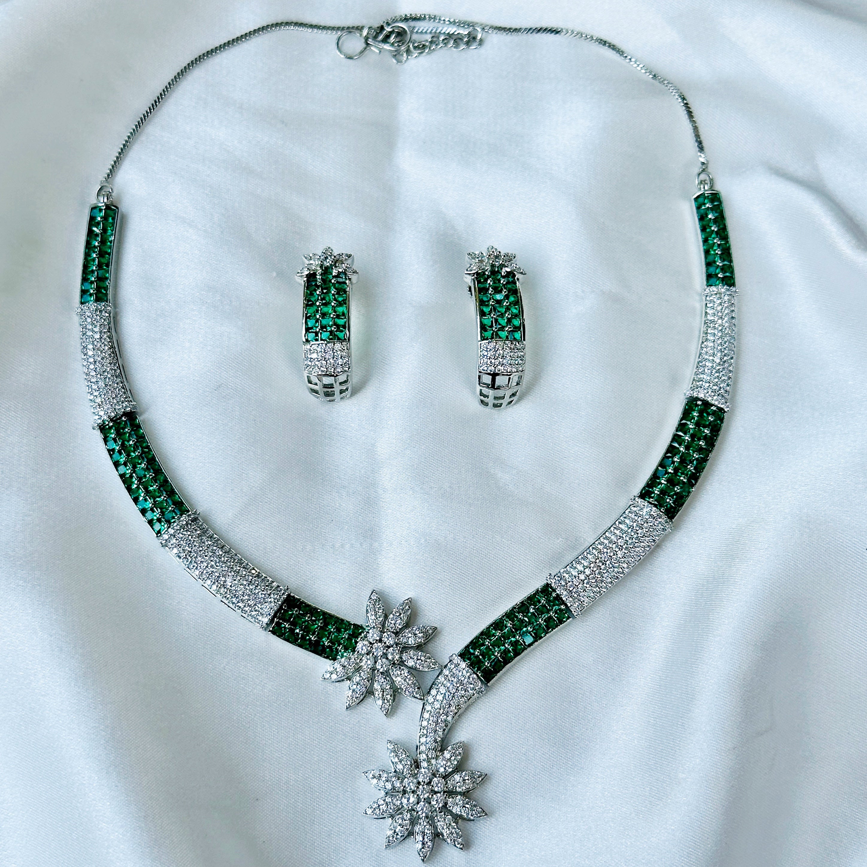 Ariva Collection Green Emerald Cubic Zircon American Diamond Silver Plated Necklace Set