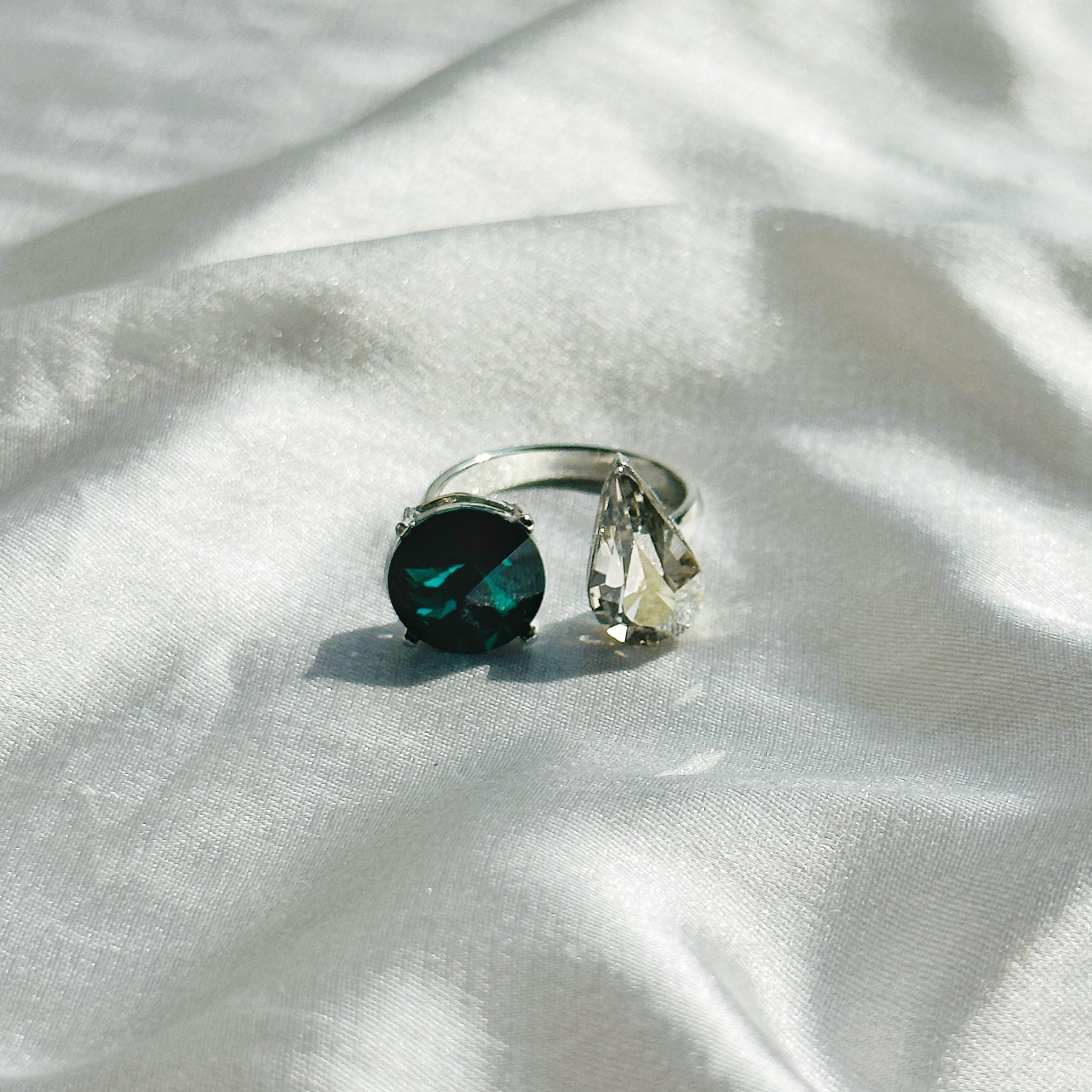 Ariva Collection Emerald/White Crystal Swarovski Crystals Silver Plated Adjustable Ring