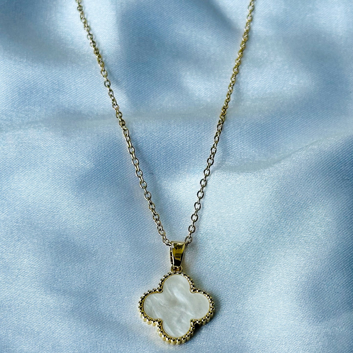 Ariva Collection Floral Design White/Gold Plated Stainless Steel Necklace